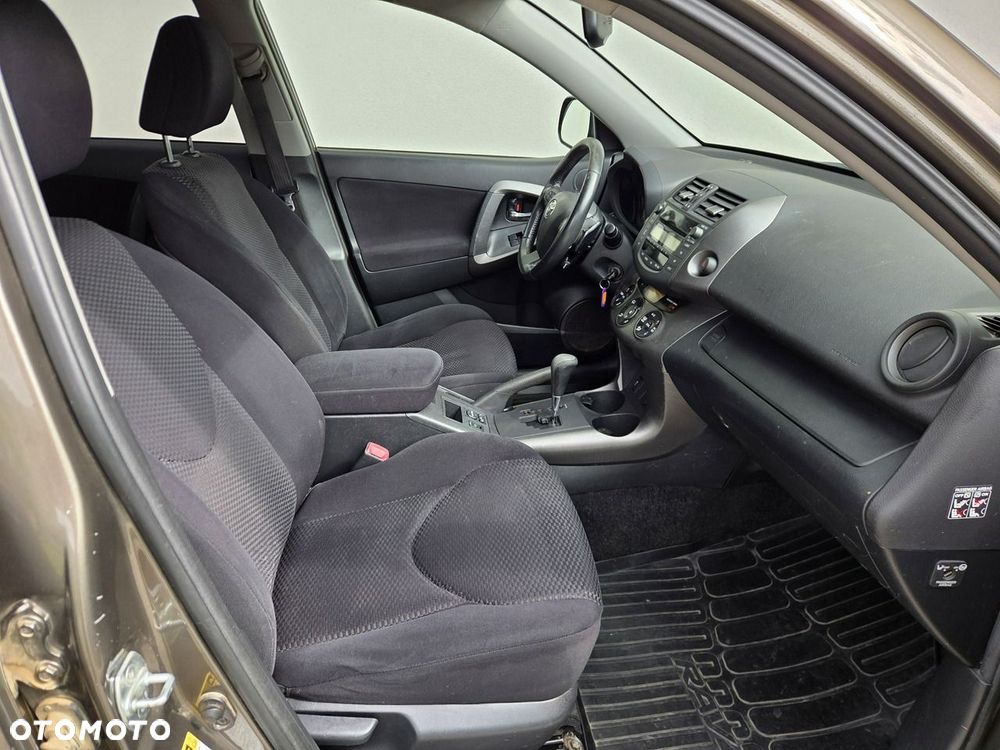 Toyota RAV4 - 11