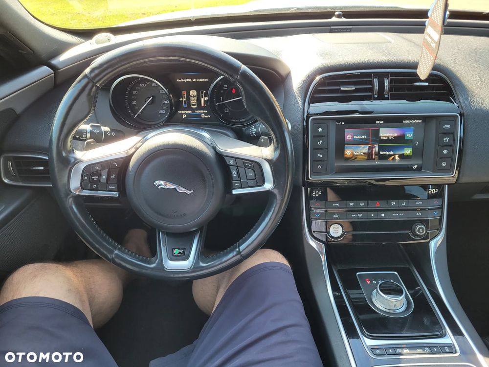 Jaguar XE 2.0 D R-Sport - 11
