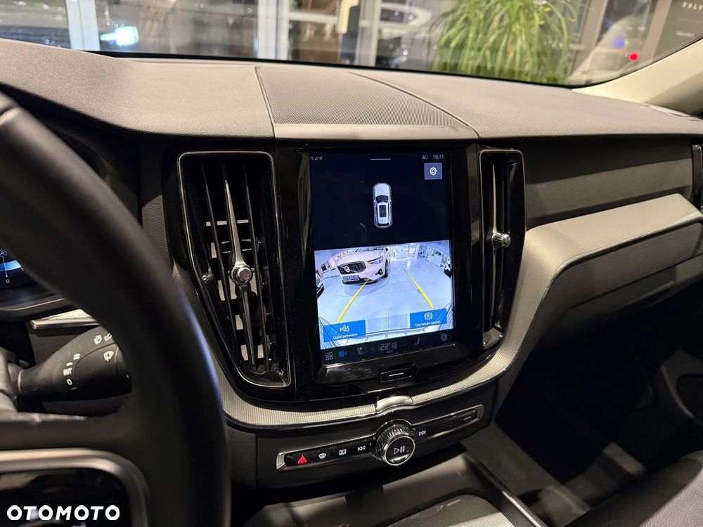 Volvo XC 60 B5 B AWD Plus Dark - 20