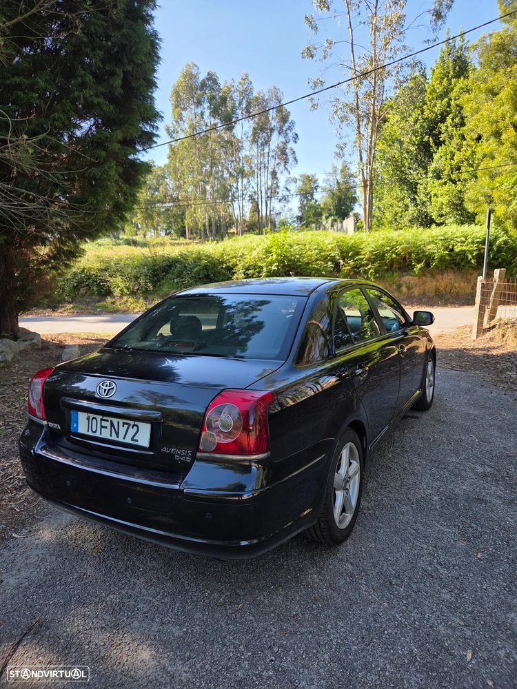 Toyota Avensis SD 2.2 D-4D Sol - 2