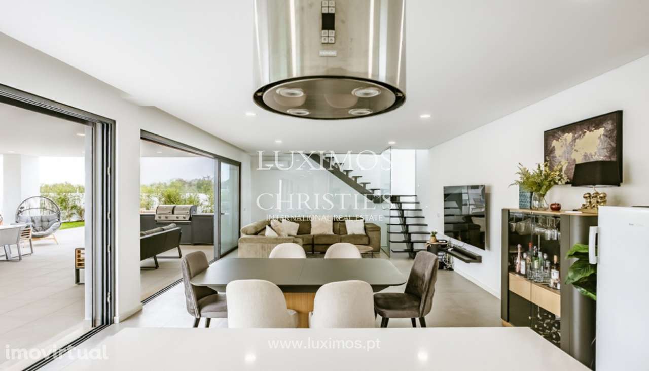 Moderna Moradia V3 com piscina para venda em Alcantarilha, Algarve - Grande imagem: 2/25