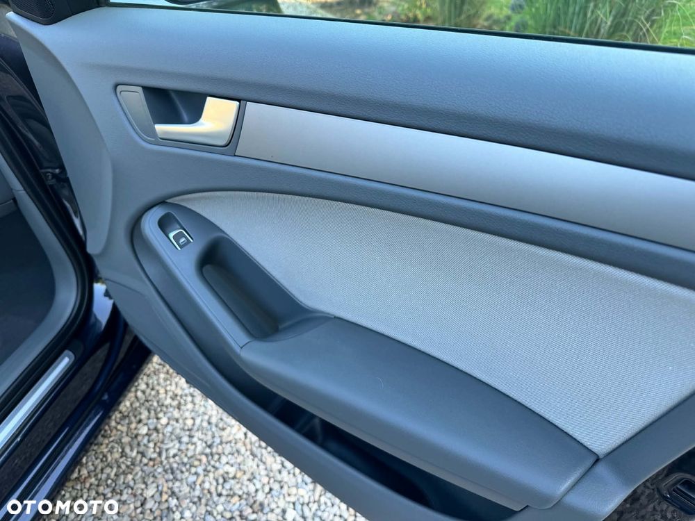 Audi A4 Limousine - 17