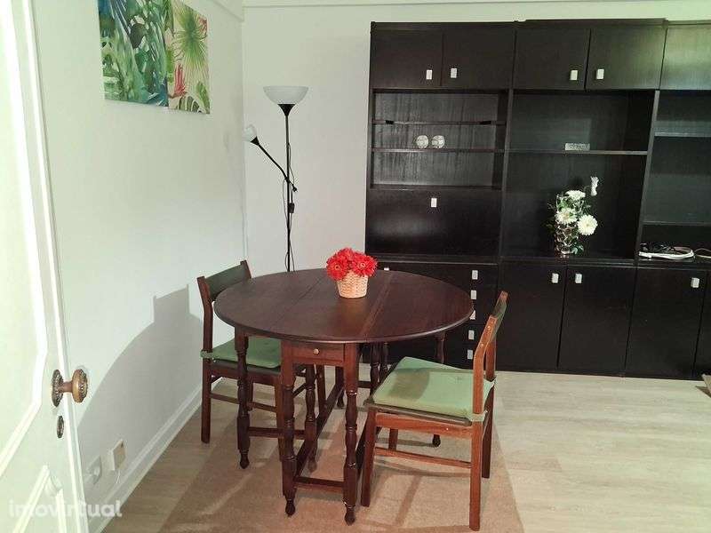 BENFICA - T1 C/cozinha e parqueamento - Grande imagem: 3/12