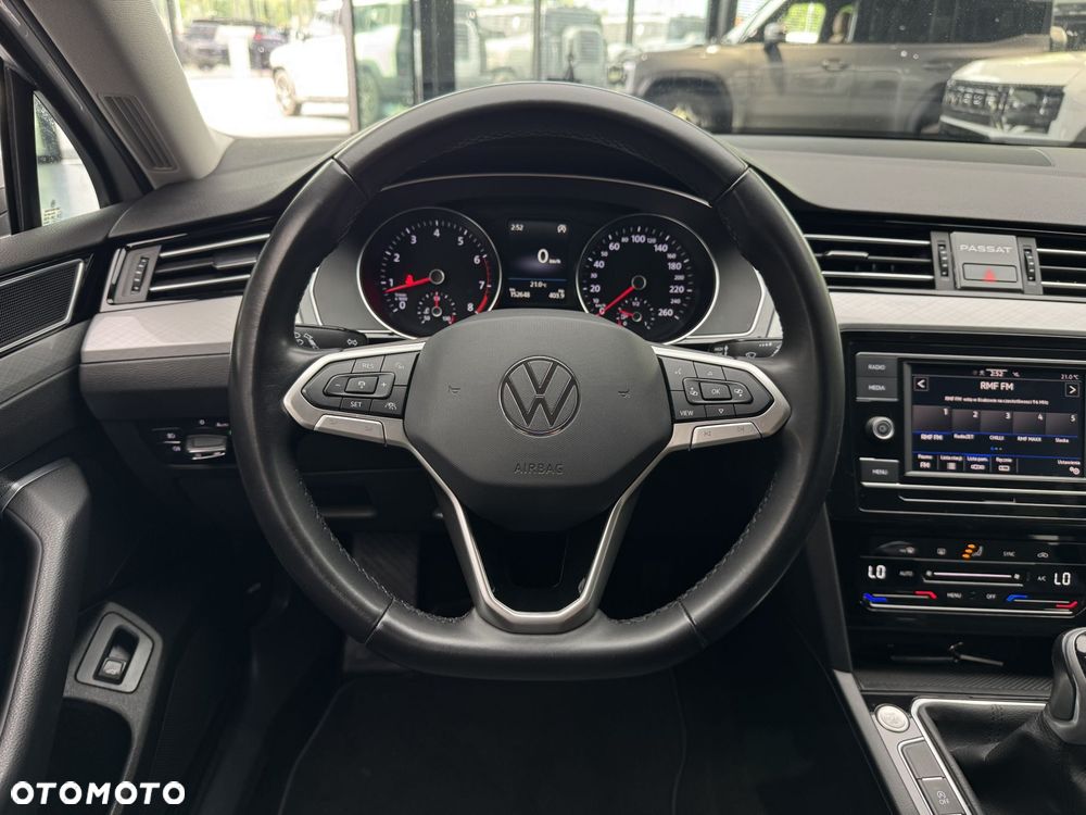 Volkswagen Passat - 17