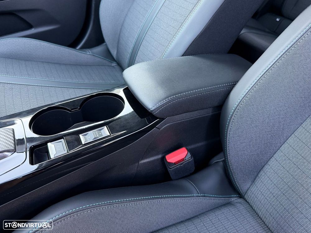 Peugeot 2008 1.2 PureTech Allure Pack EAT8 - 19