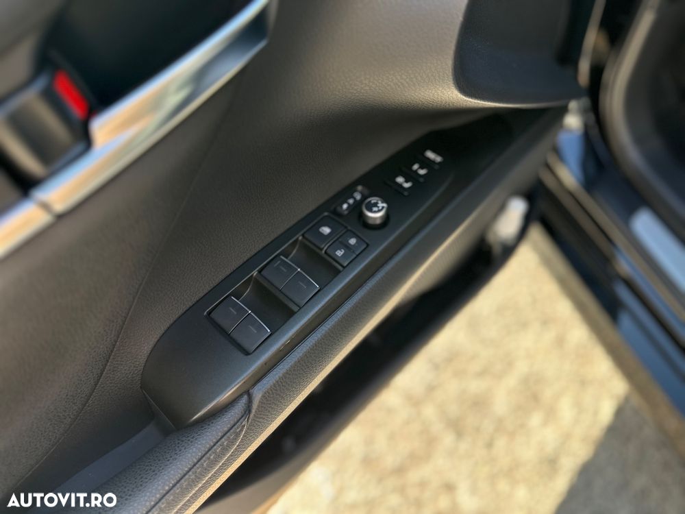 Toyota Camry Luxury - 13