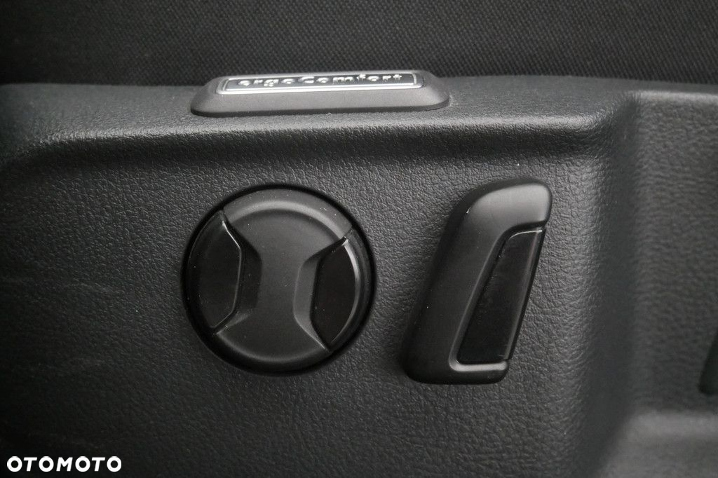 Volkswagen Passat 2.0 TSI Business DSG - 28