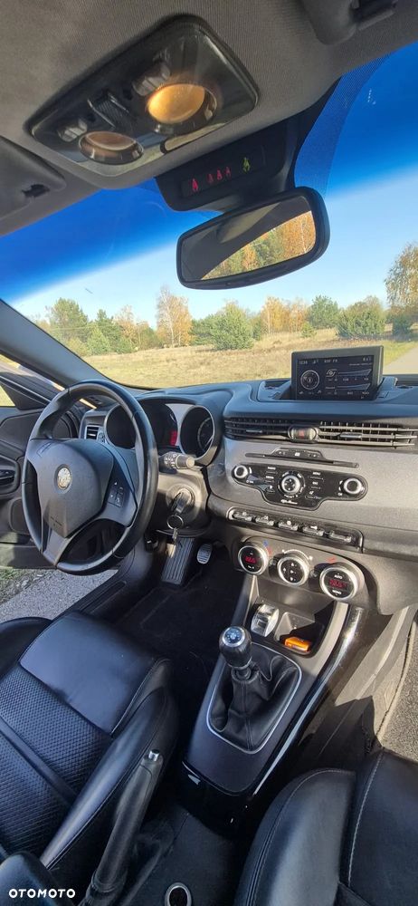 Alfa Romeo Giulietta 1.6 JTDM Distinctive - 9