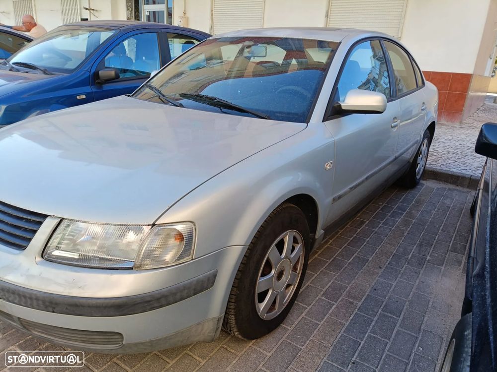 VW Passat 1.6 Confortline - 14