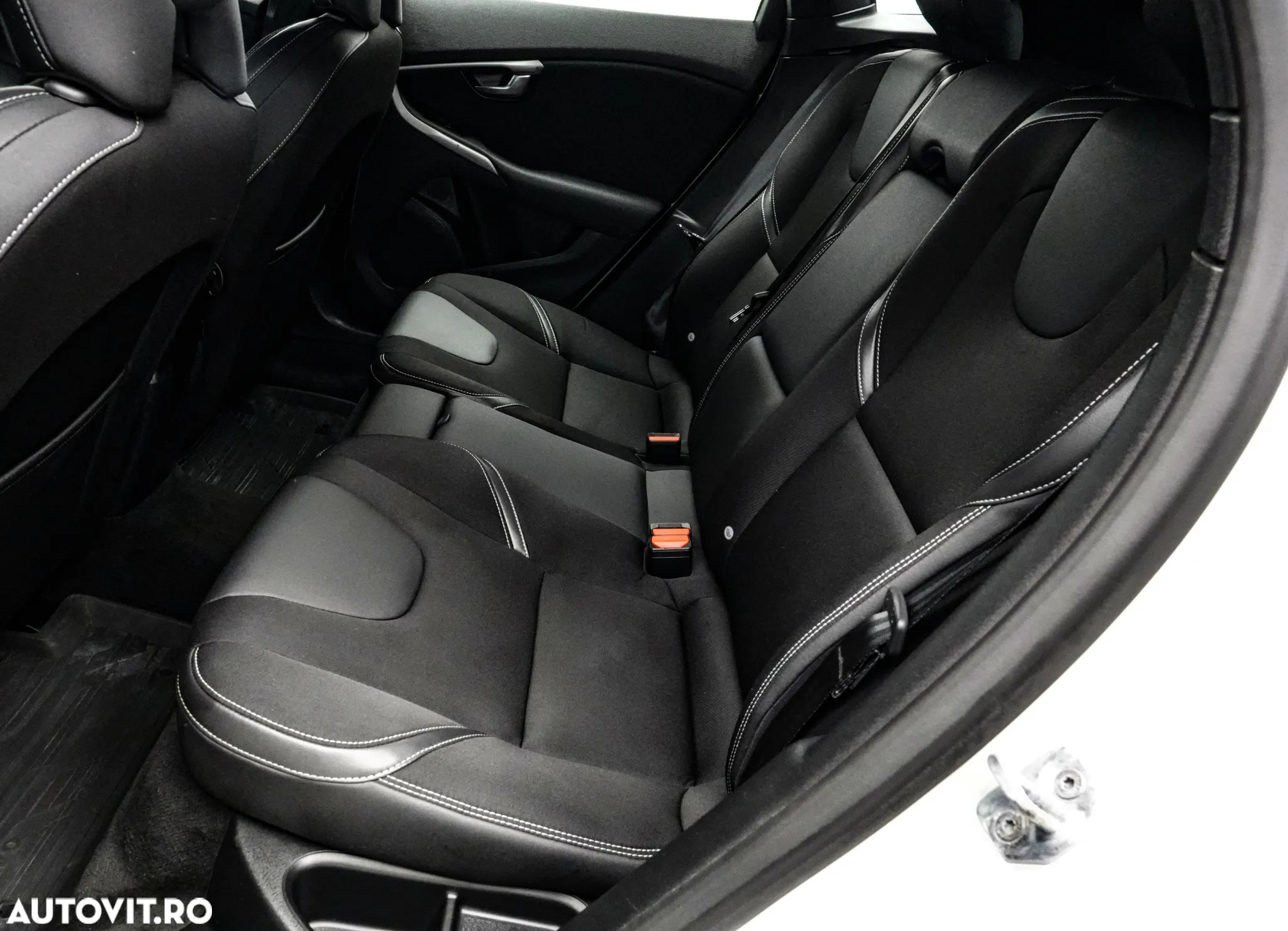 Volvo V40 D3 Aut. Momentum - 13