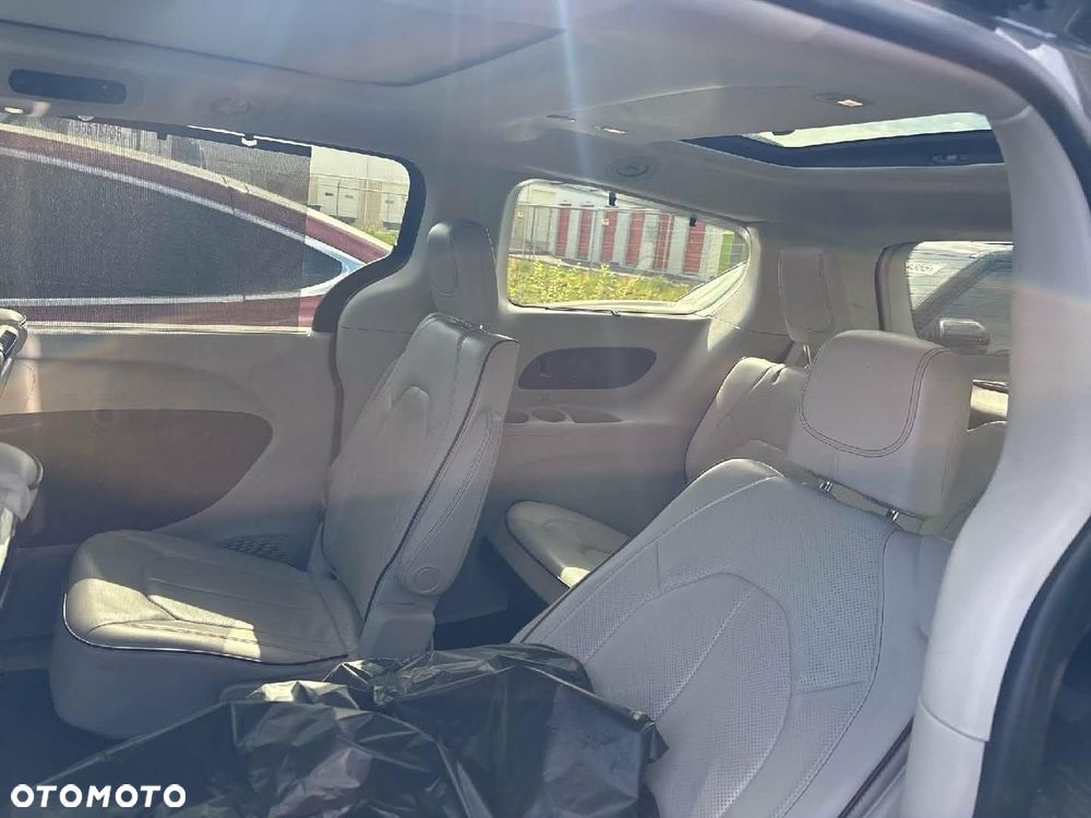 Chrysler Pacifica - 15