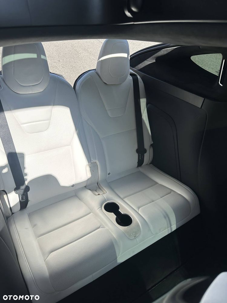 Tesla Model X - 20