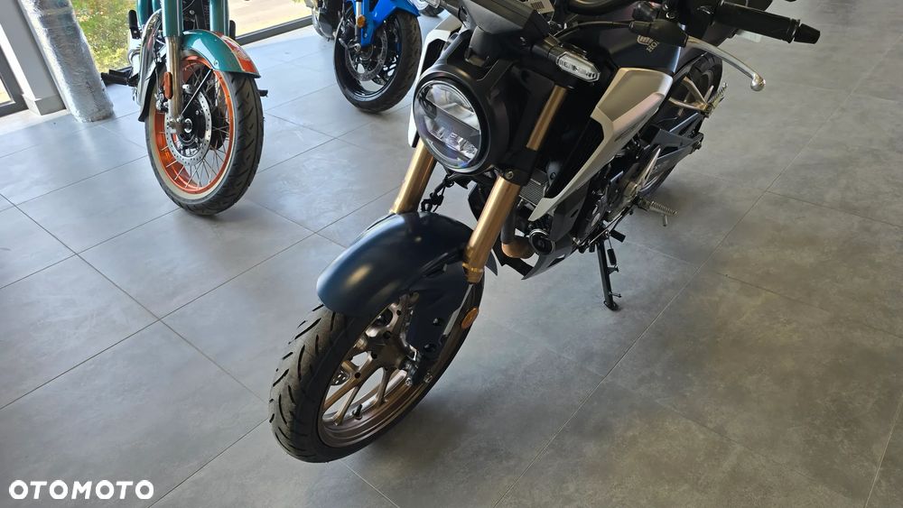 Honda CB - 12
