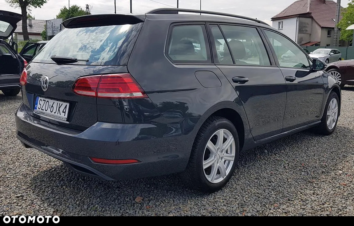 Volkswagen Golf - 6