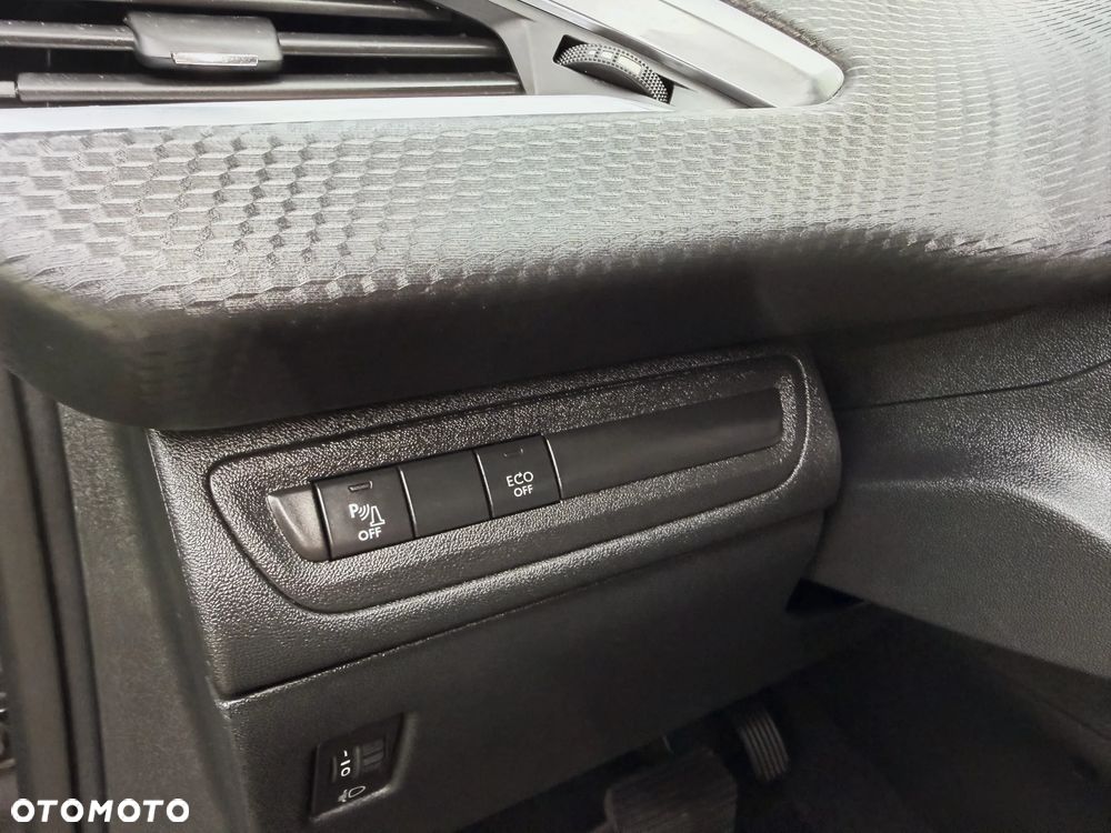 Peugeot 2008 PureTech 130 Stop&Start EAT6 Allure - 32