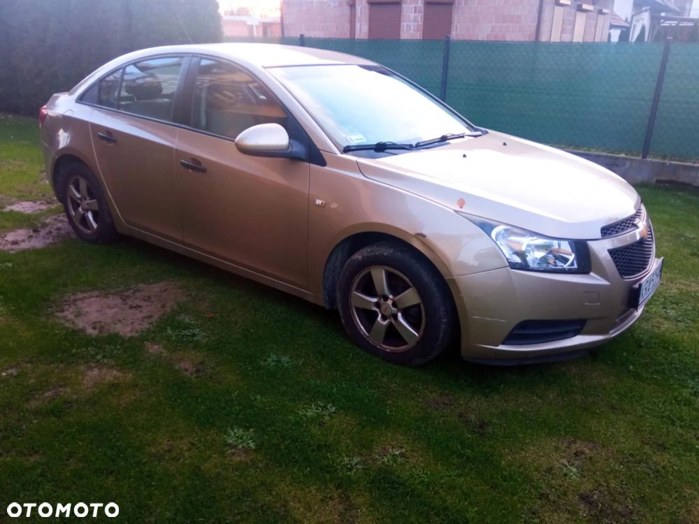 Chevrolet Cruze - 12