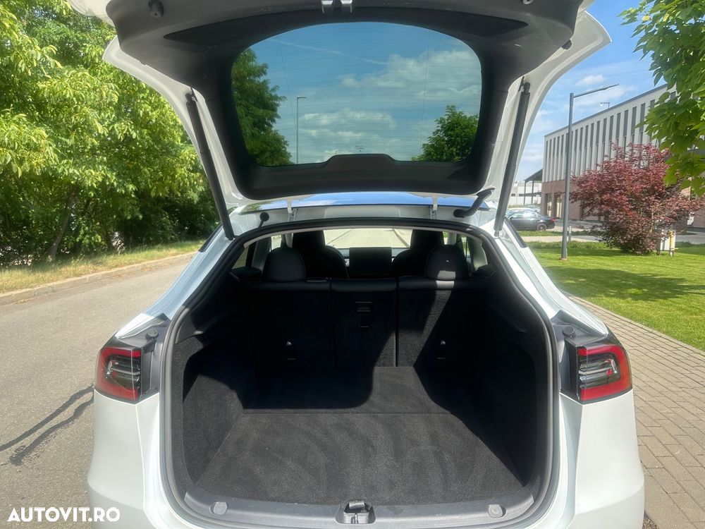 Tesla Model Y - 20