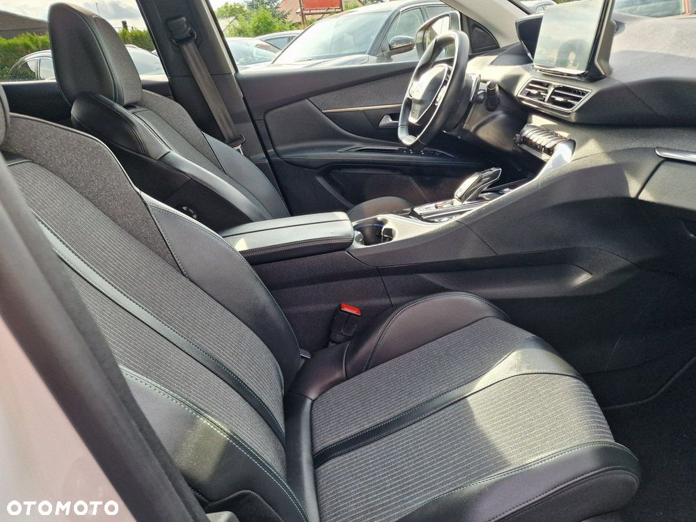 Peugeot 3008 1.6 PureTech Hybrid PHEV Allure S&S EAT8 - 23