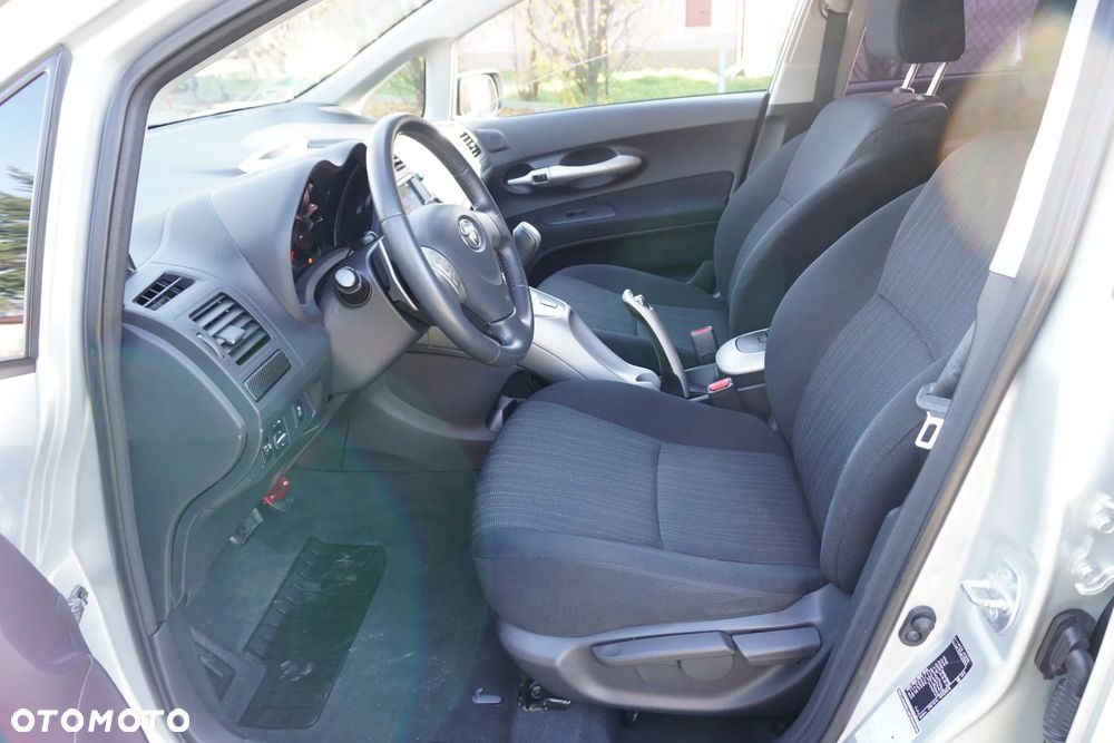 Toyota Auris 1.6 VVT-i Premium MM - 17