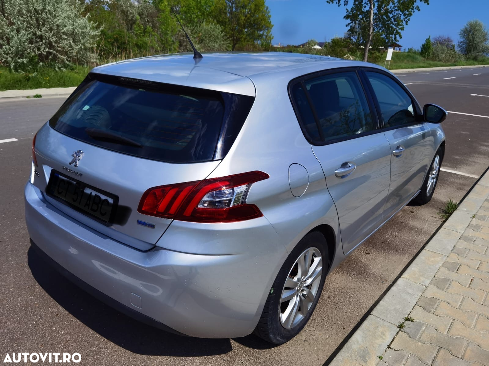 Peugeot 308 1.2 L PureTech Turbo Allure - 6