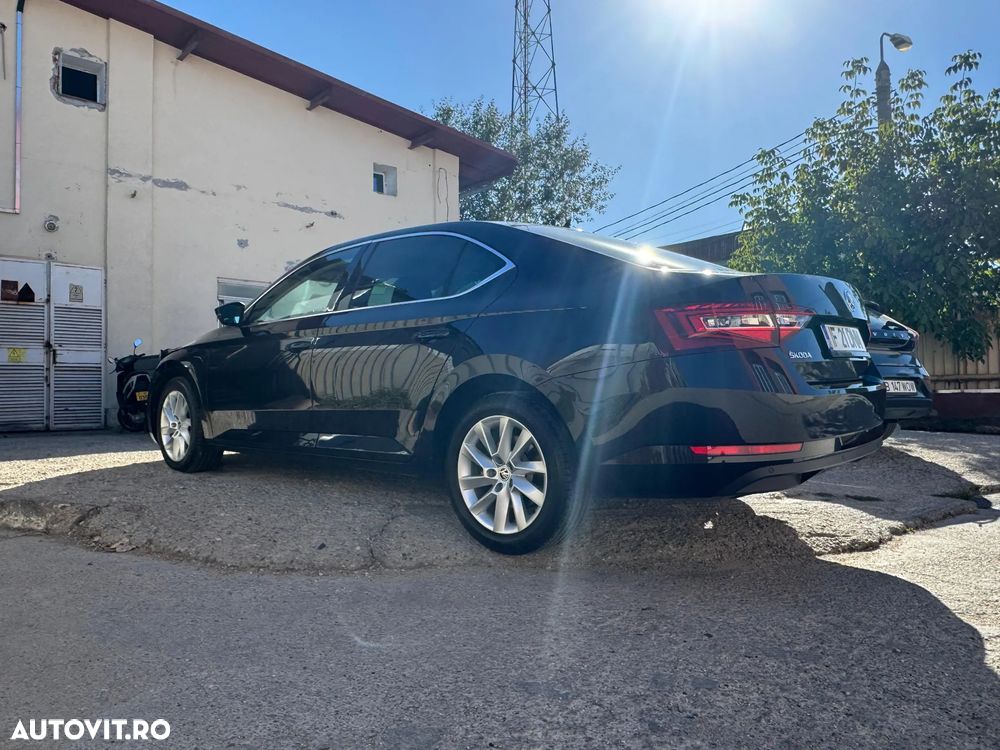 Skoda Superb 2.0 TDI DSG Active - 7
