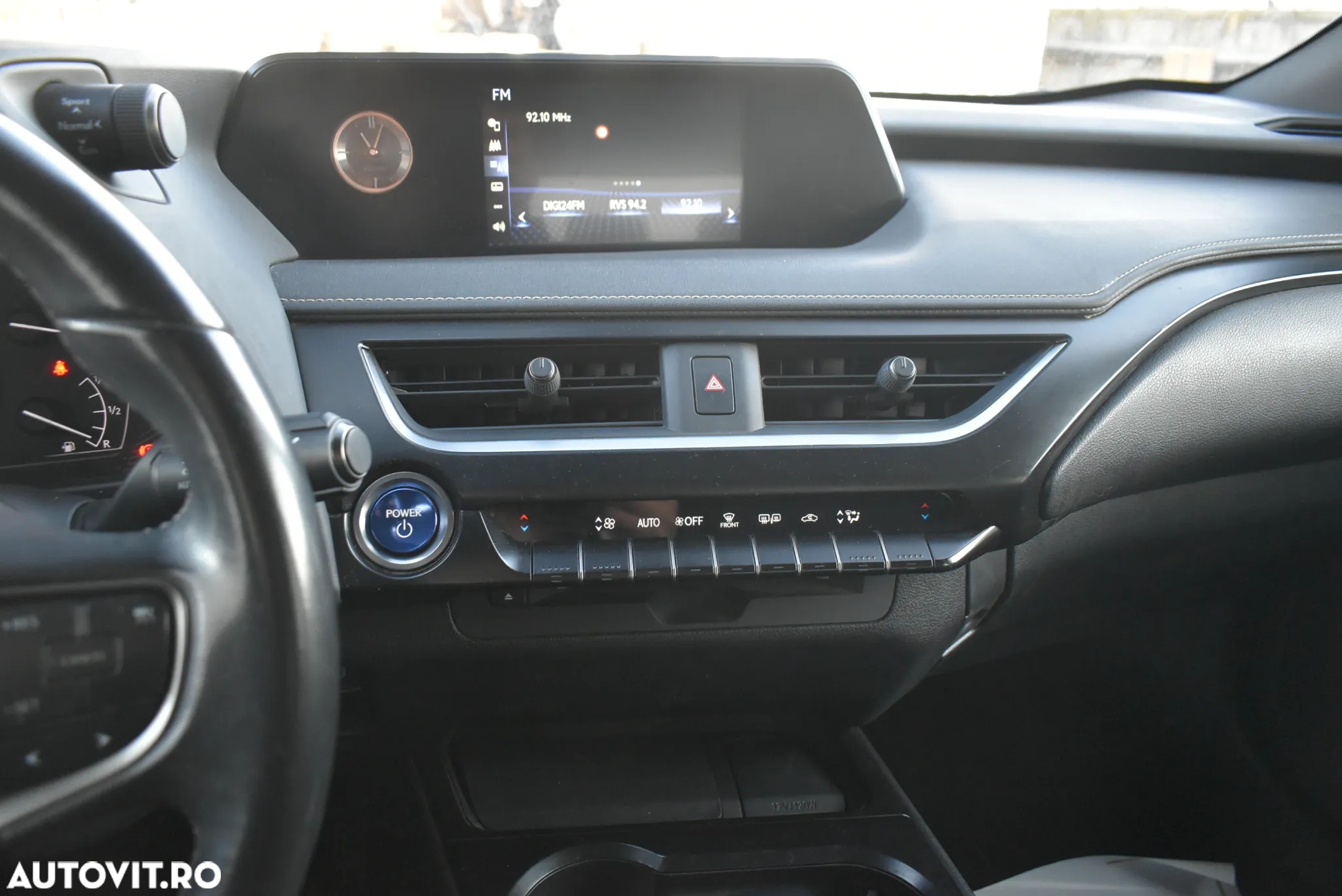 Lexus UX 250h FWD Business - 16