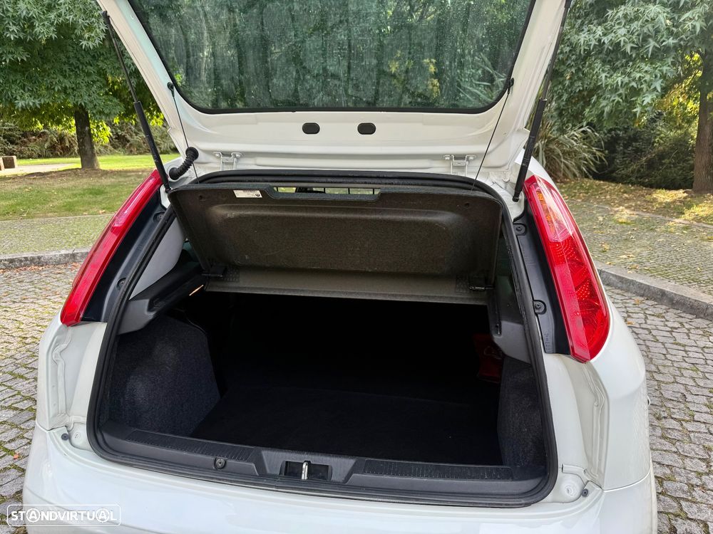 Fiat Punto 1.3 M-Jet IVA Dedutivel - 13