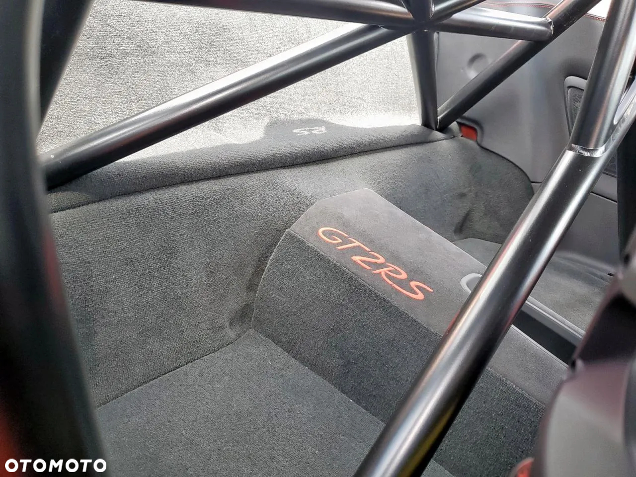 Porsche 911 GT2 RS - 9