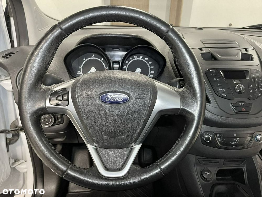Ford Transit Courier - 19