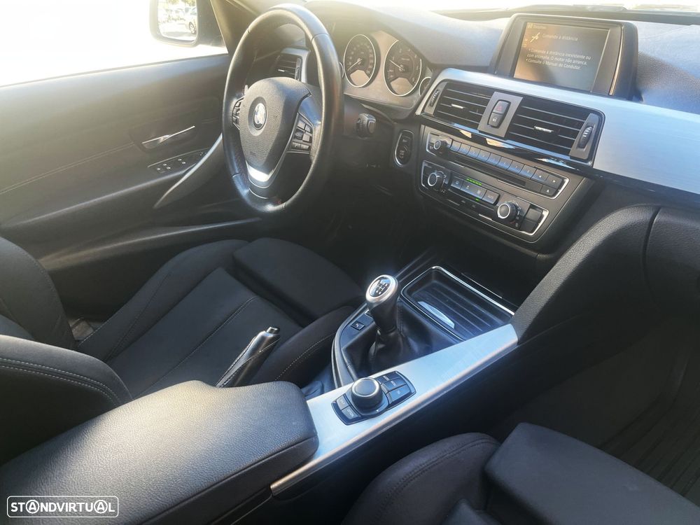 BMW 320 d Line Sport - 13