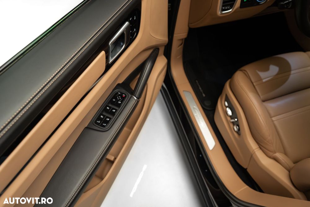 Porsche Cayenne - 12