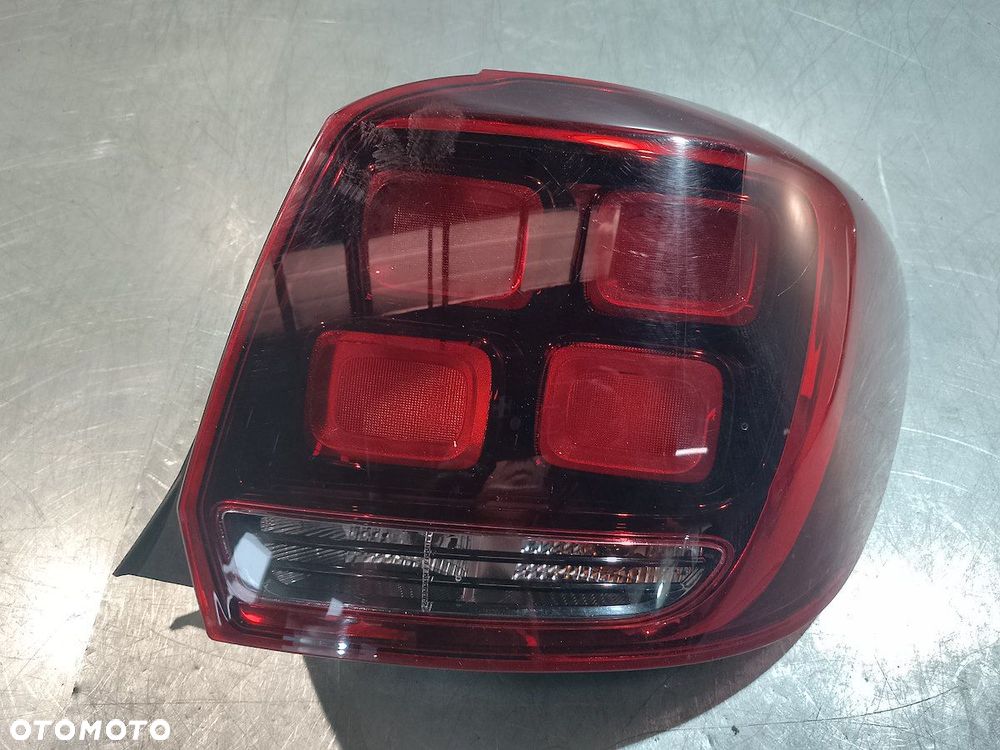 LAMPA TYLNA PRAWA DACIA SANDERO II 265506147R HATCHBACK - 1