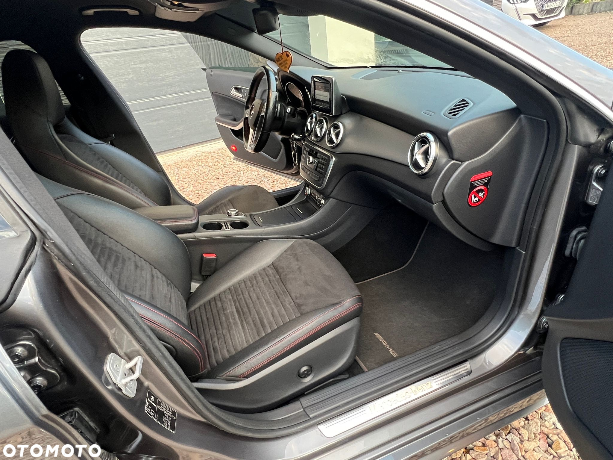 Mercedes-Benz CLA - 4