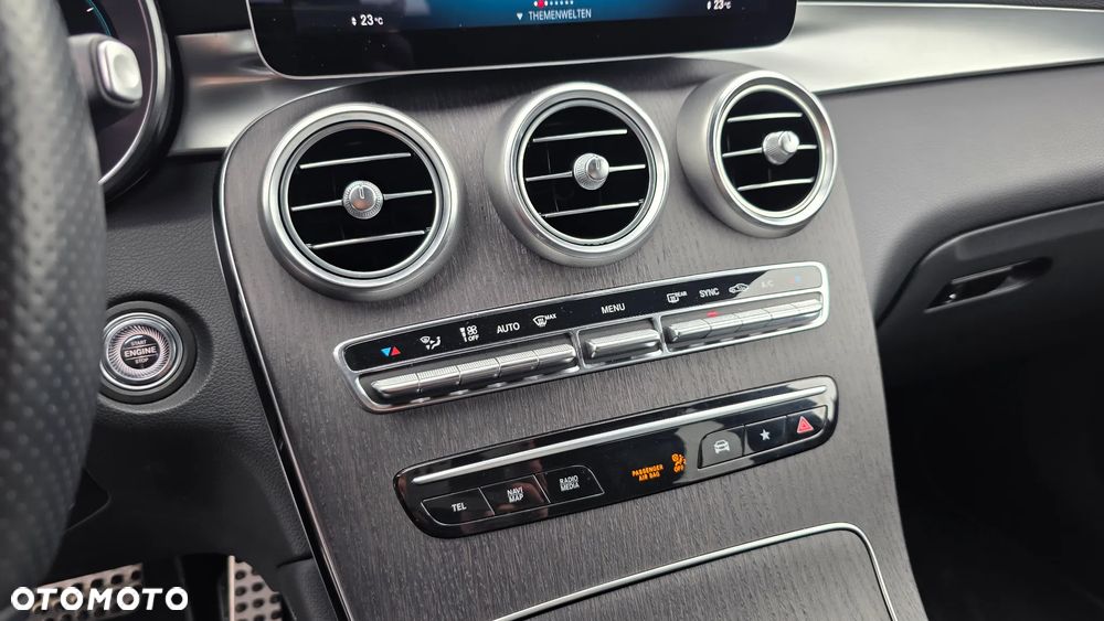 Mercedes-Benz GLC 300 d 4Matic 9G-TRONIC AMG Line - 21