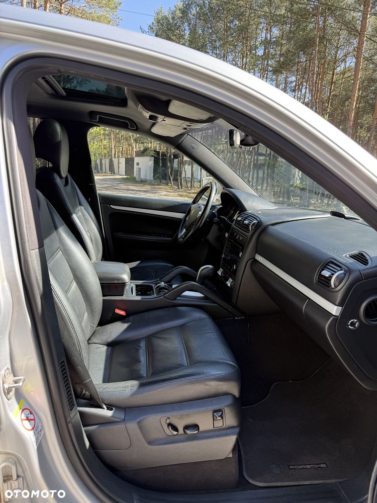 Porsche Cayenne - 2