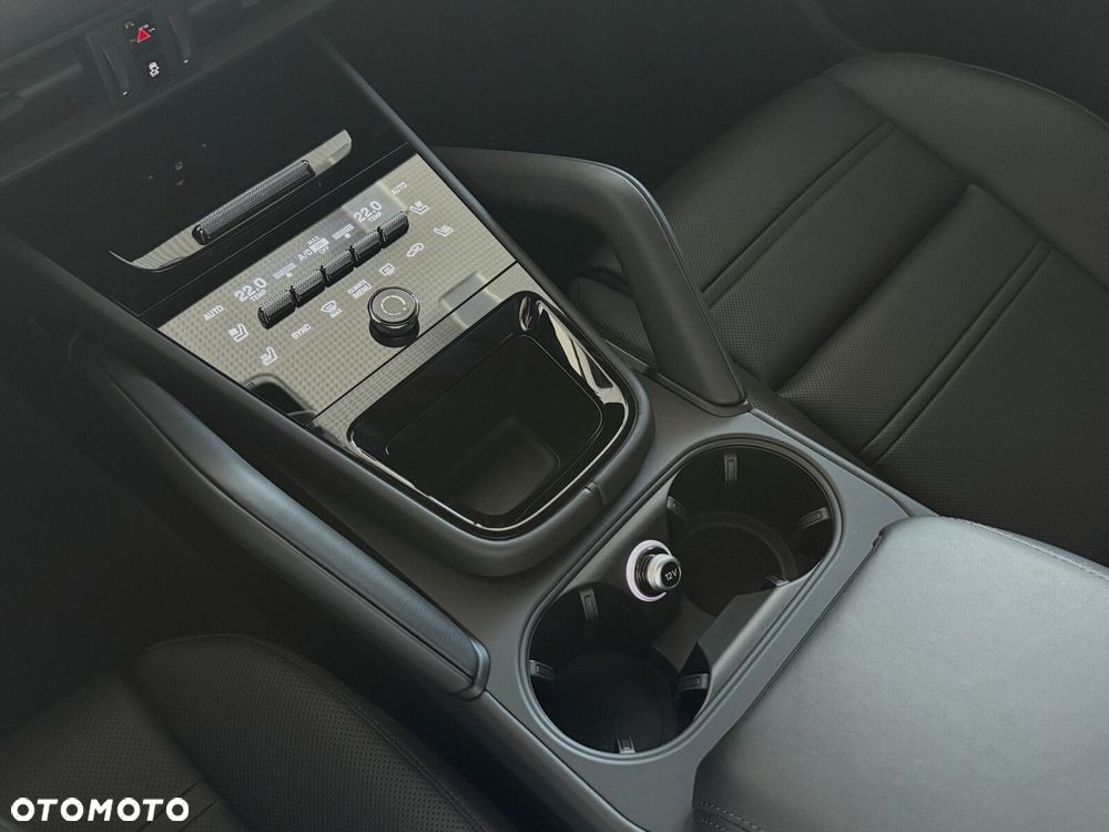 Porsche Cayenne - 23