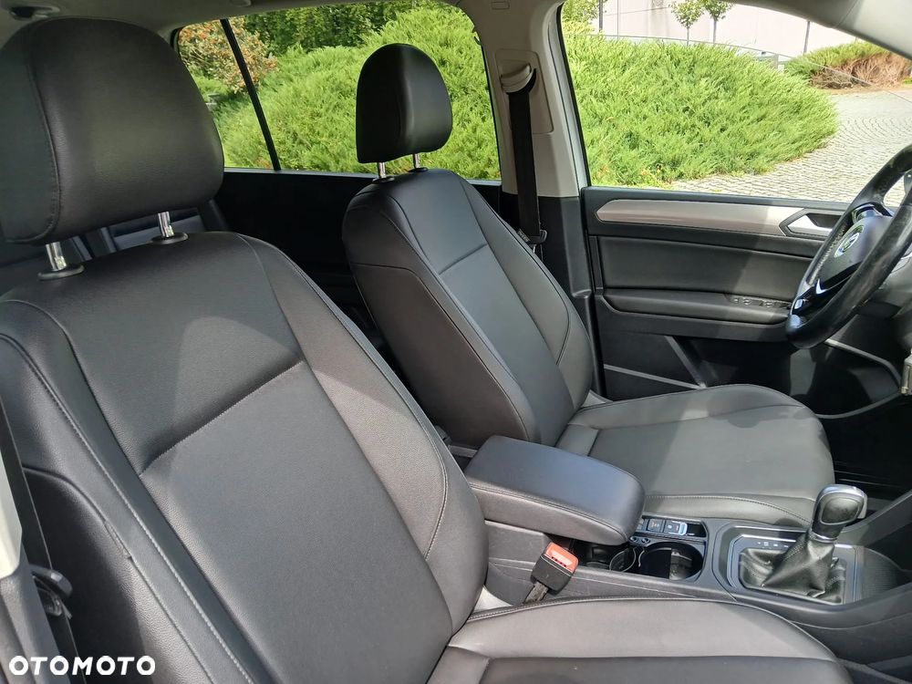 Volkswagen Touran - 16