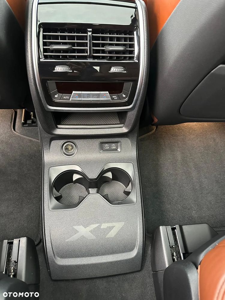 BMW X7 M50i sport - 14