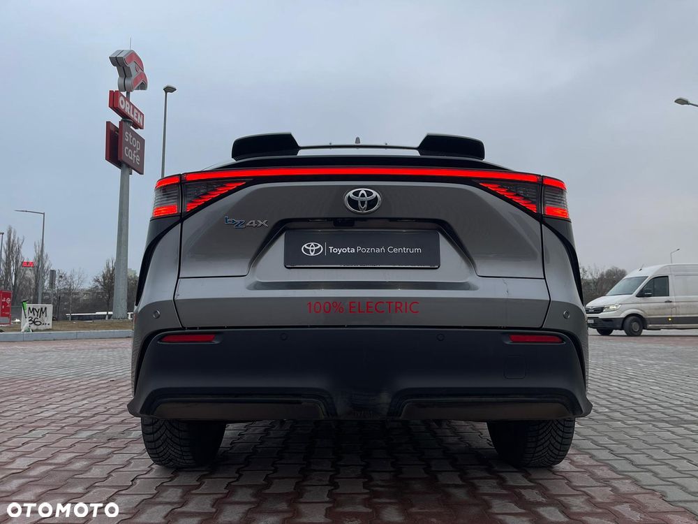 Toyota bZ4X - 12