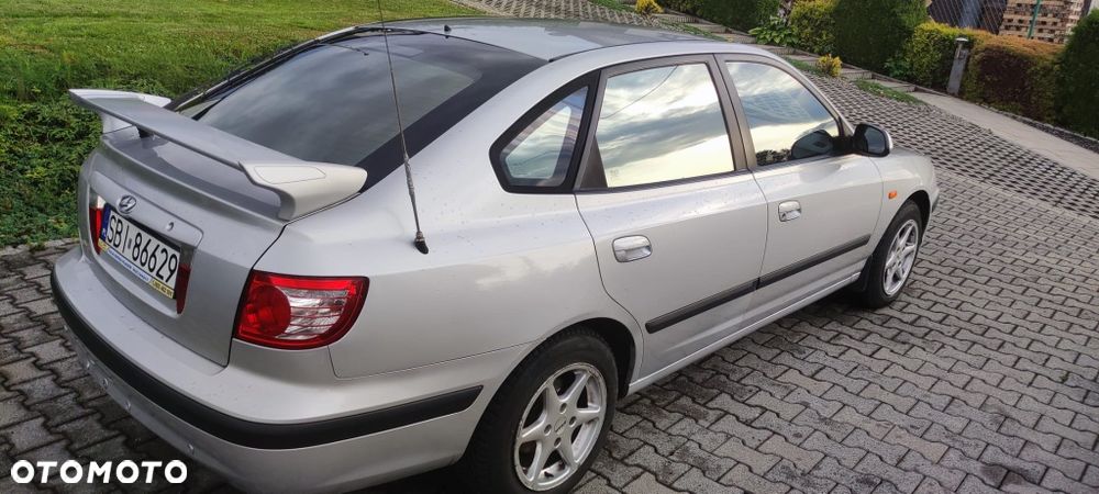 Hyundai Elantra - 2