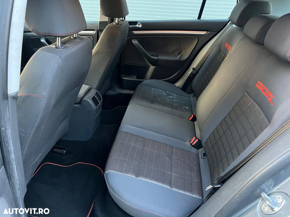 Volkswagen Golf - 8