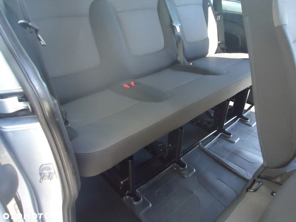 Renault Trafic Grand 2.0 dCi EDC - 13