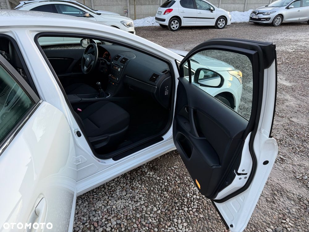 Toyota Avensis 1.6 Comfort - 14