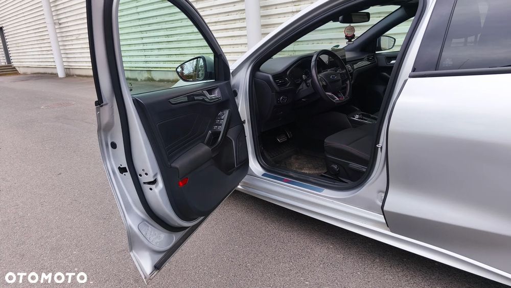 Ford Focus 1.5 EcoBlue Start-Stopp-System ST-LINE DESIGN - 13