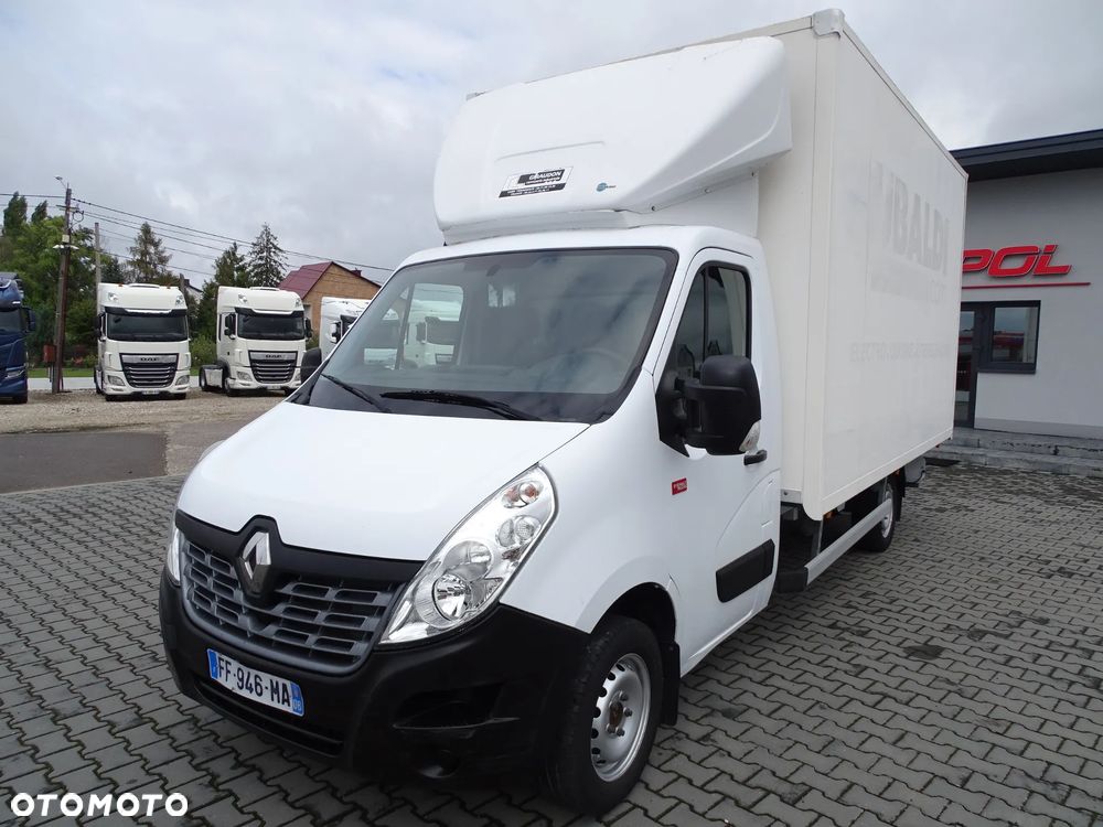 Renault Master , Kontener z windą