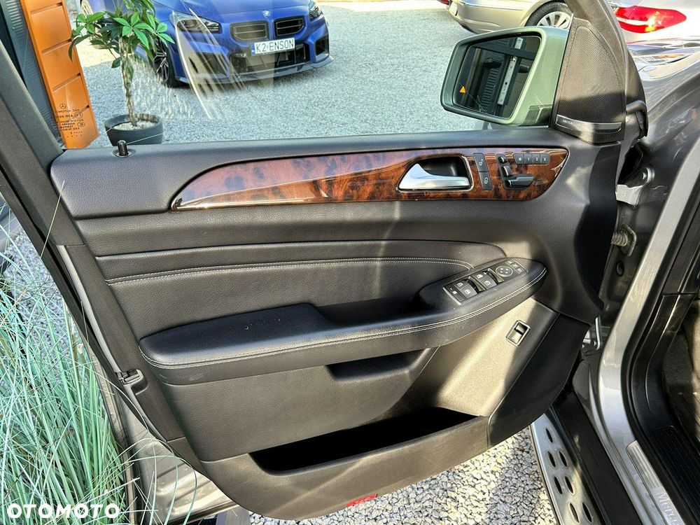 Mercedes-Benz ML - 12