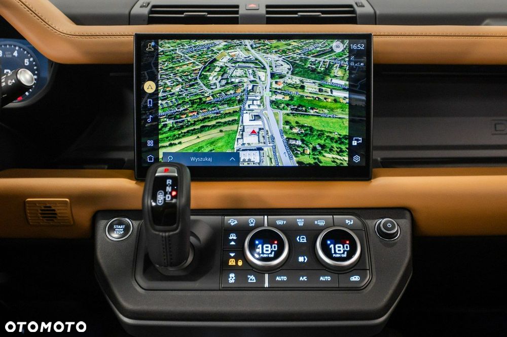 Land Rover Defender - 25