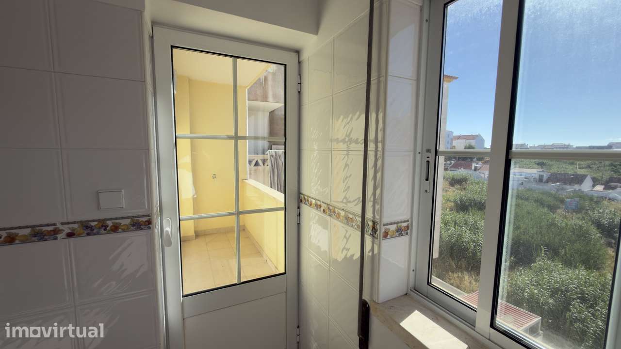 Duplex Semi-Remodelado com Garagem Fechada (196m2) - Grande imagem: 5/38