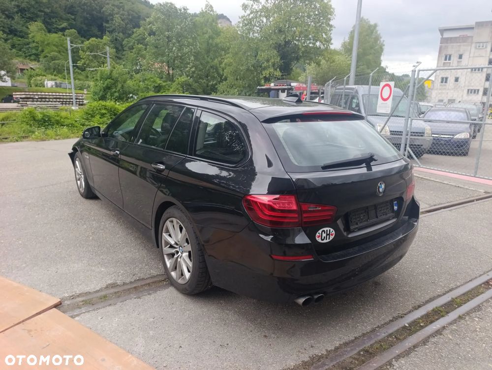 BMW Seria 5 528i - 1