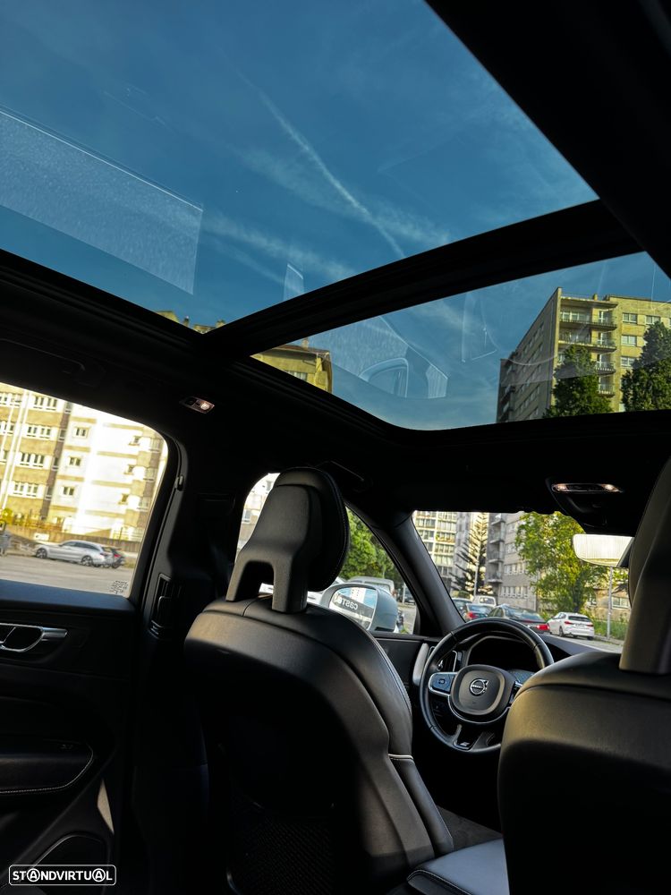 Volvo XC 60 2.0 T8 PHEV R-Design AWD - 22